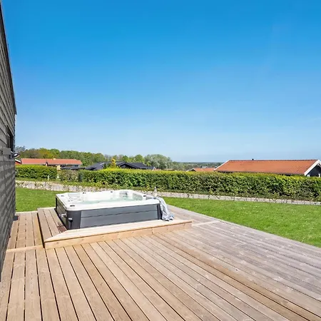 בית נופש 3 Bedroom In *