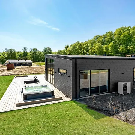 3 Bedroom In Prázdninový dům Sjolund